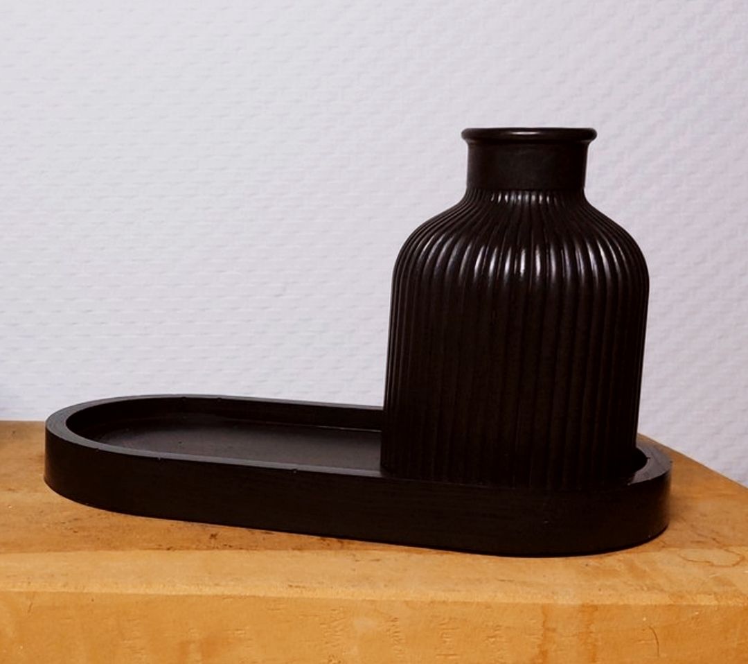 2 Pcs Deal, luxury black vase1x Ribbed Concrete Flower Vase & 1x Oval Shaped Concrete Trinket Tray