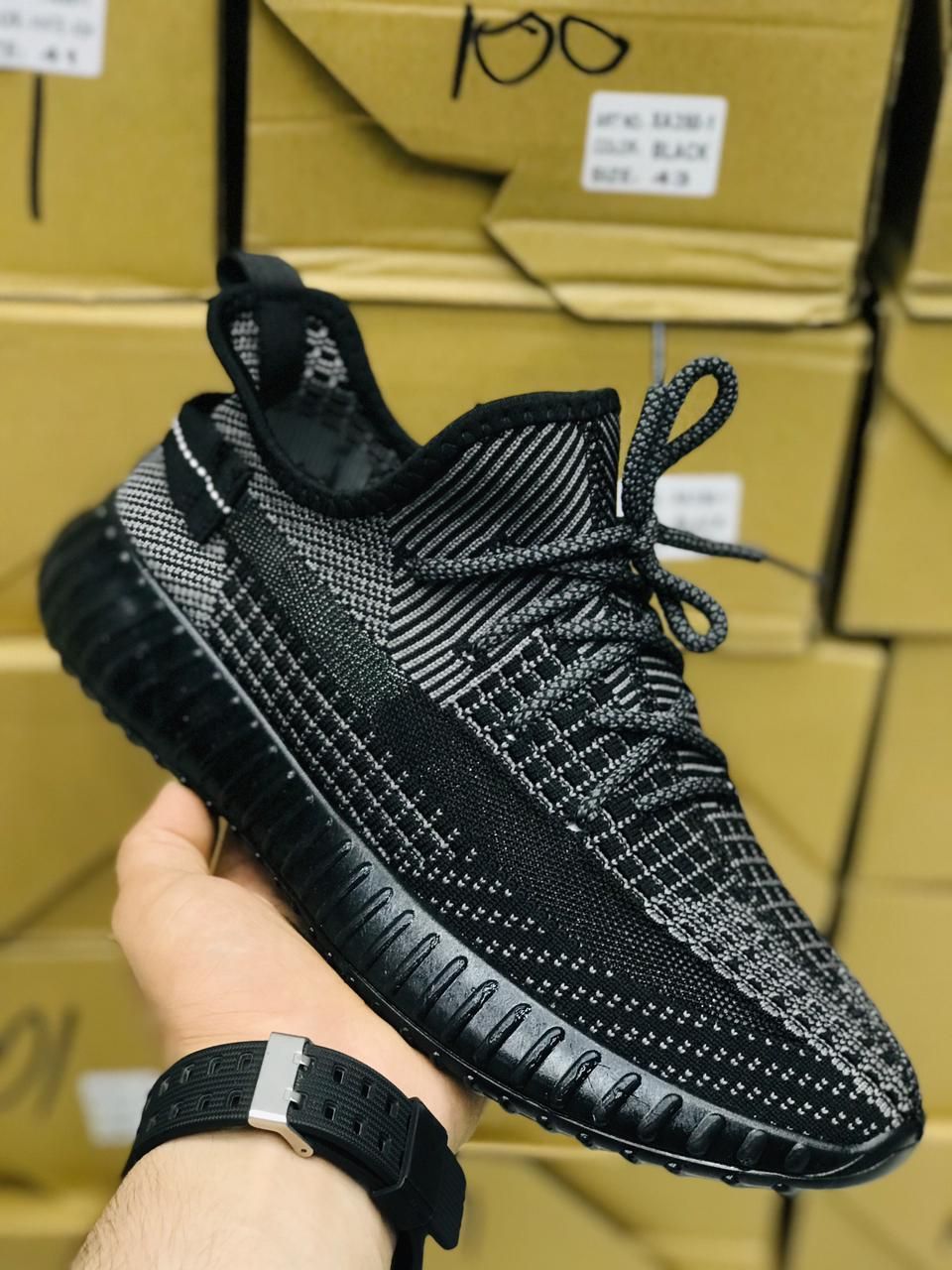 black shoes yeezy