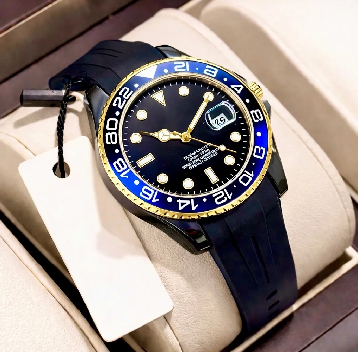 Luxury and Fancy Decent Design Round Dial Rubber Strap Watch For Men