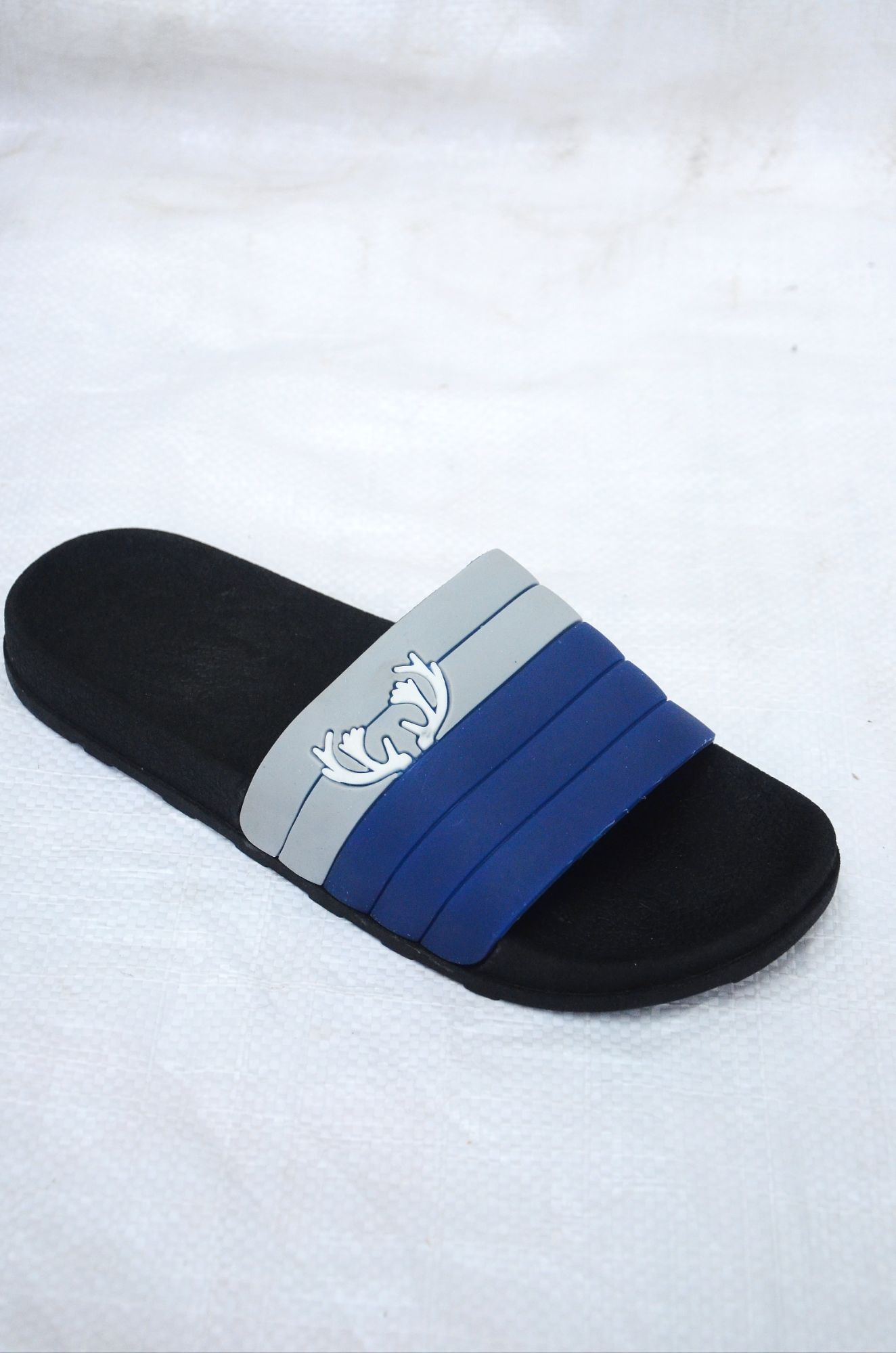 New fashionable slippers for men