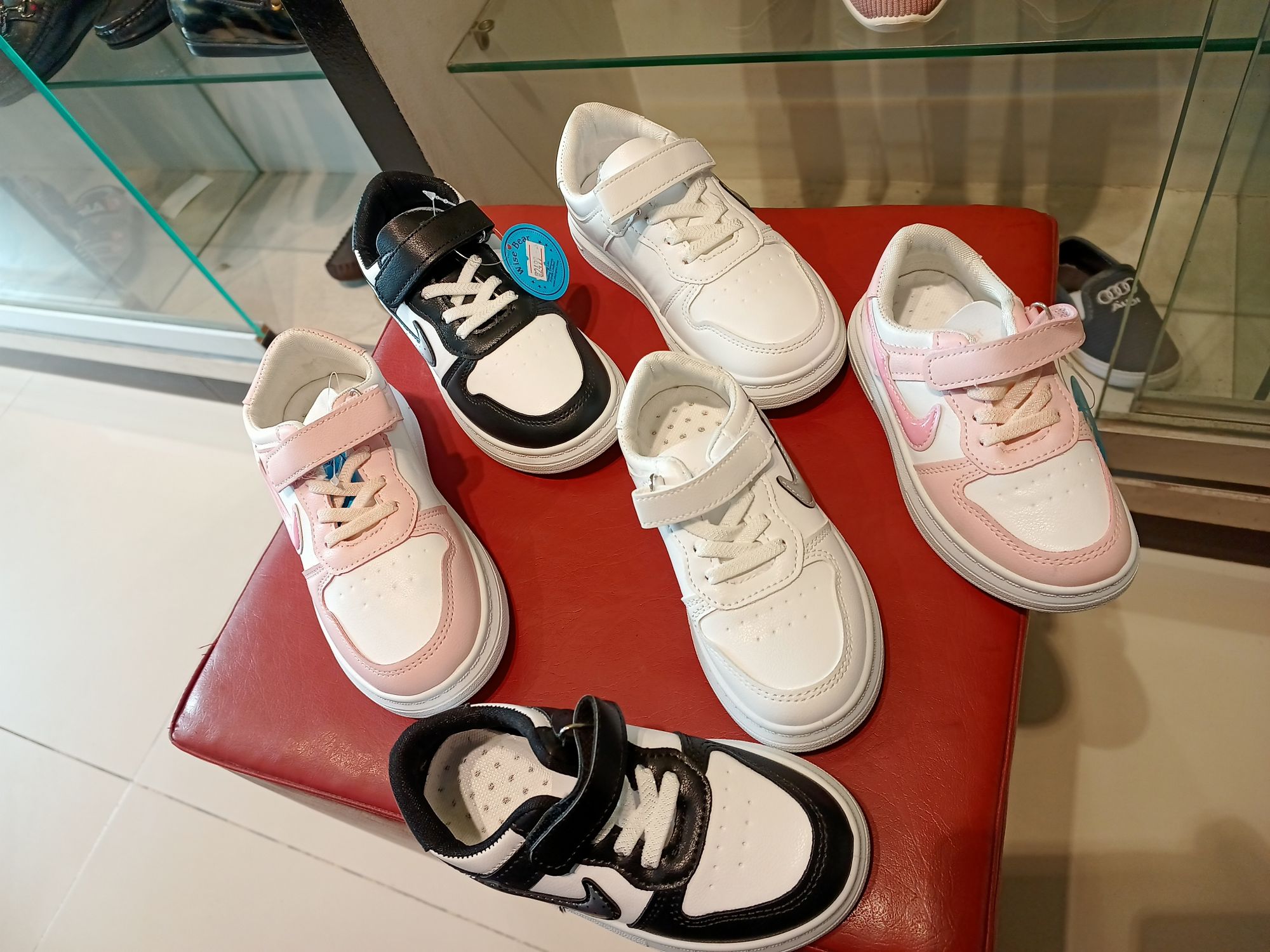 child joggers with different color rubber sole imported