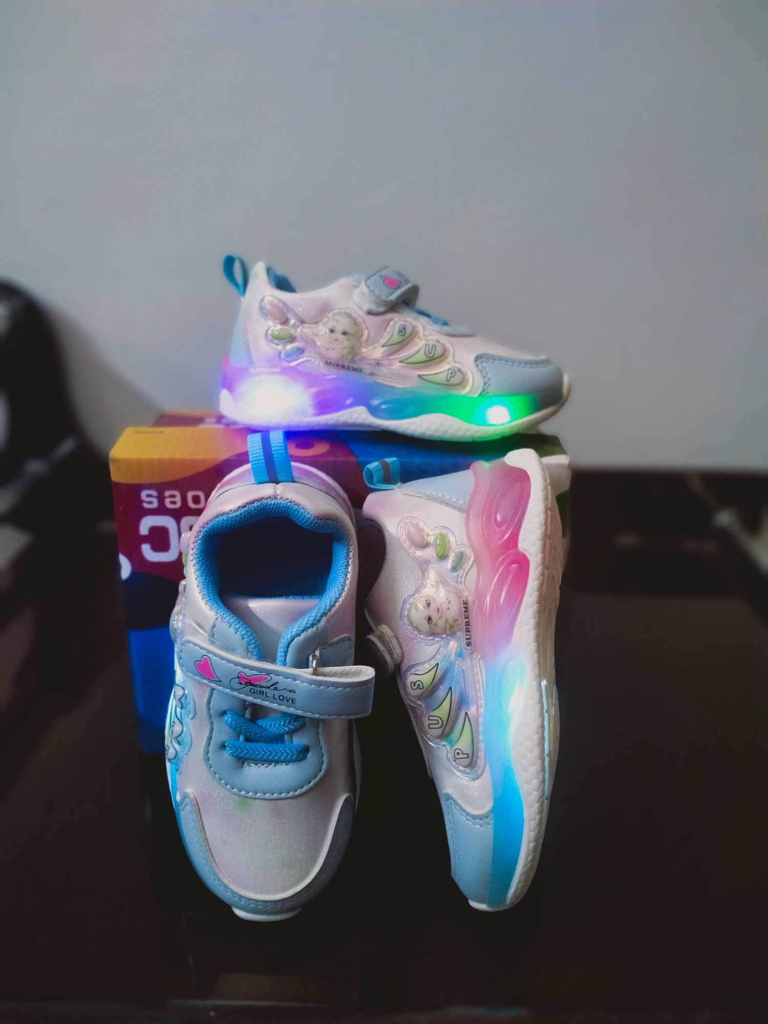 imported shoes for kids, LED sole light, best quality boys and girls shoes, High quality shoes, sneaker shoes for baba and baby. C-04