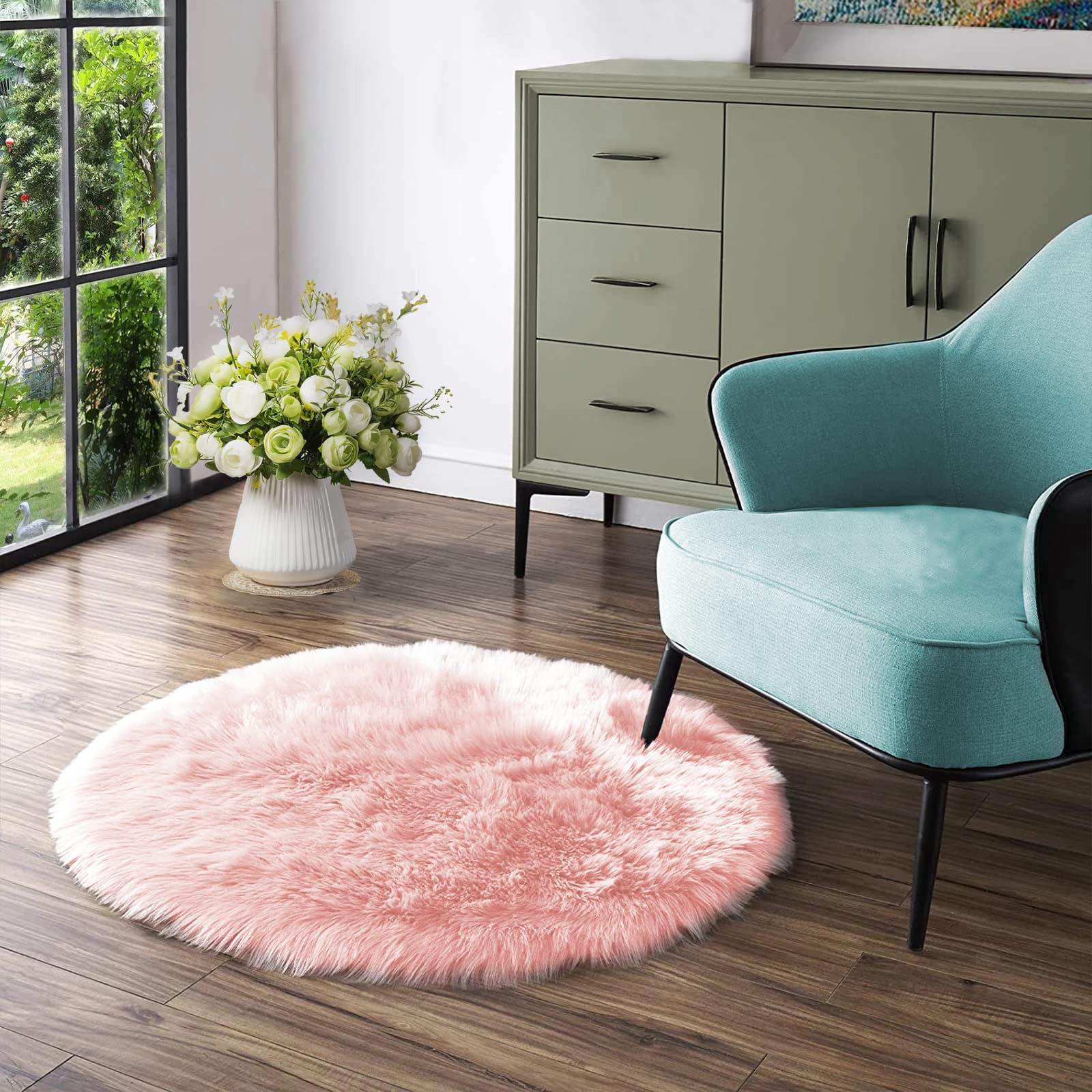 Luxury White Round Faux Fur Sheepskin Rug  Soft Fluffy Area Rug for Bedroom and Living Room Modern Shaggy Circle Rug for Warm Cozy Plush Feel Shaggy Floor Mat for Ultimate Comfort