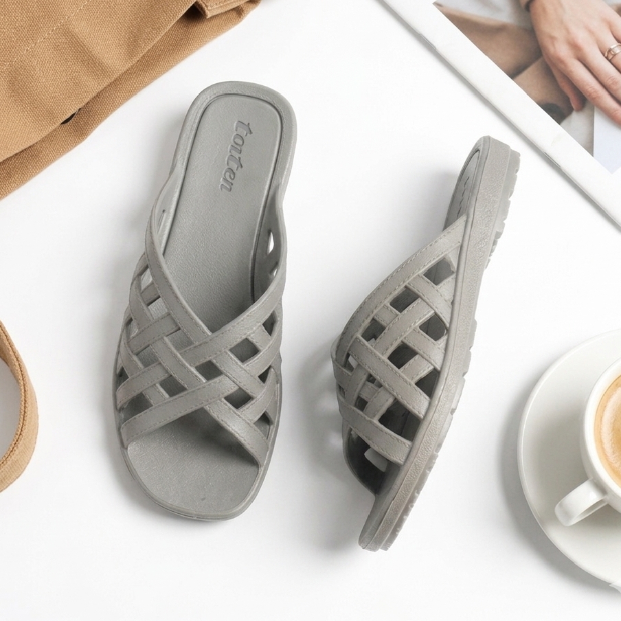Fashion Slippers Women Flip Flops Casual Nylon House Slippers in Rubber Material Soft Slides