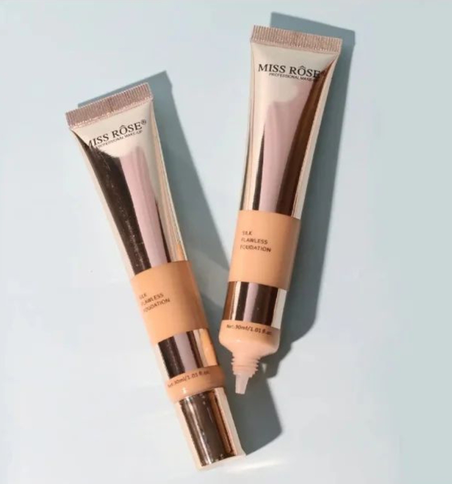 Silk Flawless Foundation (original). Lightweight Feel, Long-Lasting Wear, Hydrating Formula, Seamless Blend, Matte or Dewy Finish, All-Day Confidence