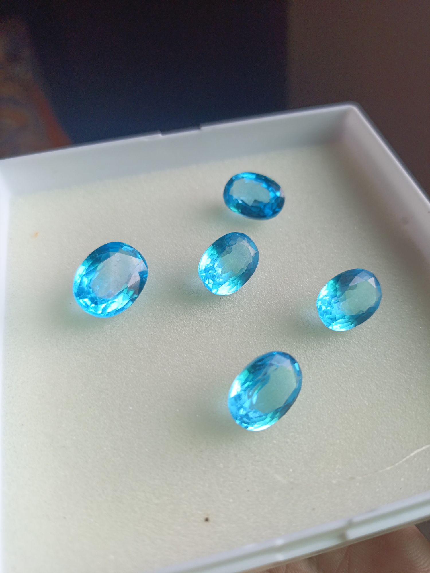 Blue Topaz Stone  / BLUE TOPAZ GEMSTONE / Beautifull Stone.