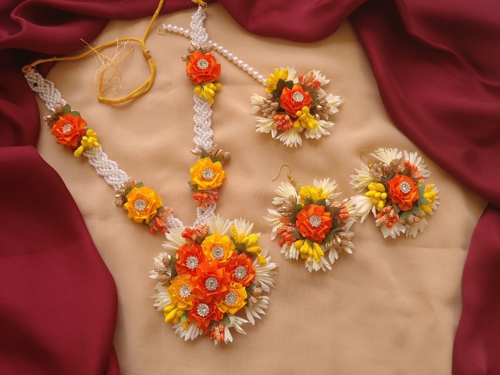 Artificial Flower Locket Set for Mehndi & Mayo & Dholki Bride | Locket, Tikka & Earrings | Bridal Floral Jewellery Set