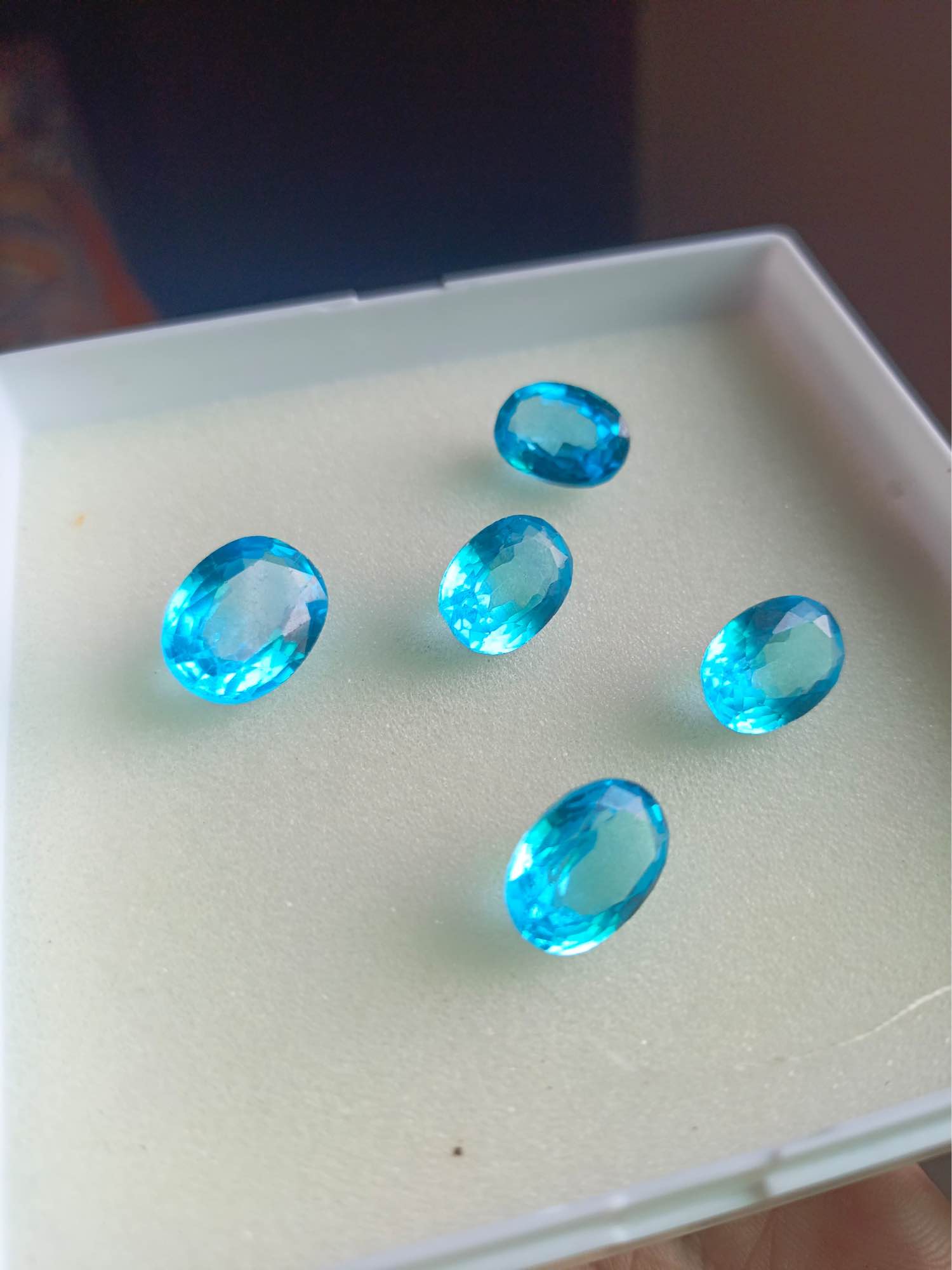 Blue Topaz Stone  / BLUE TOPAZ GEMSTONE / Beautifull Stone.