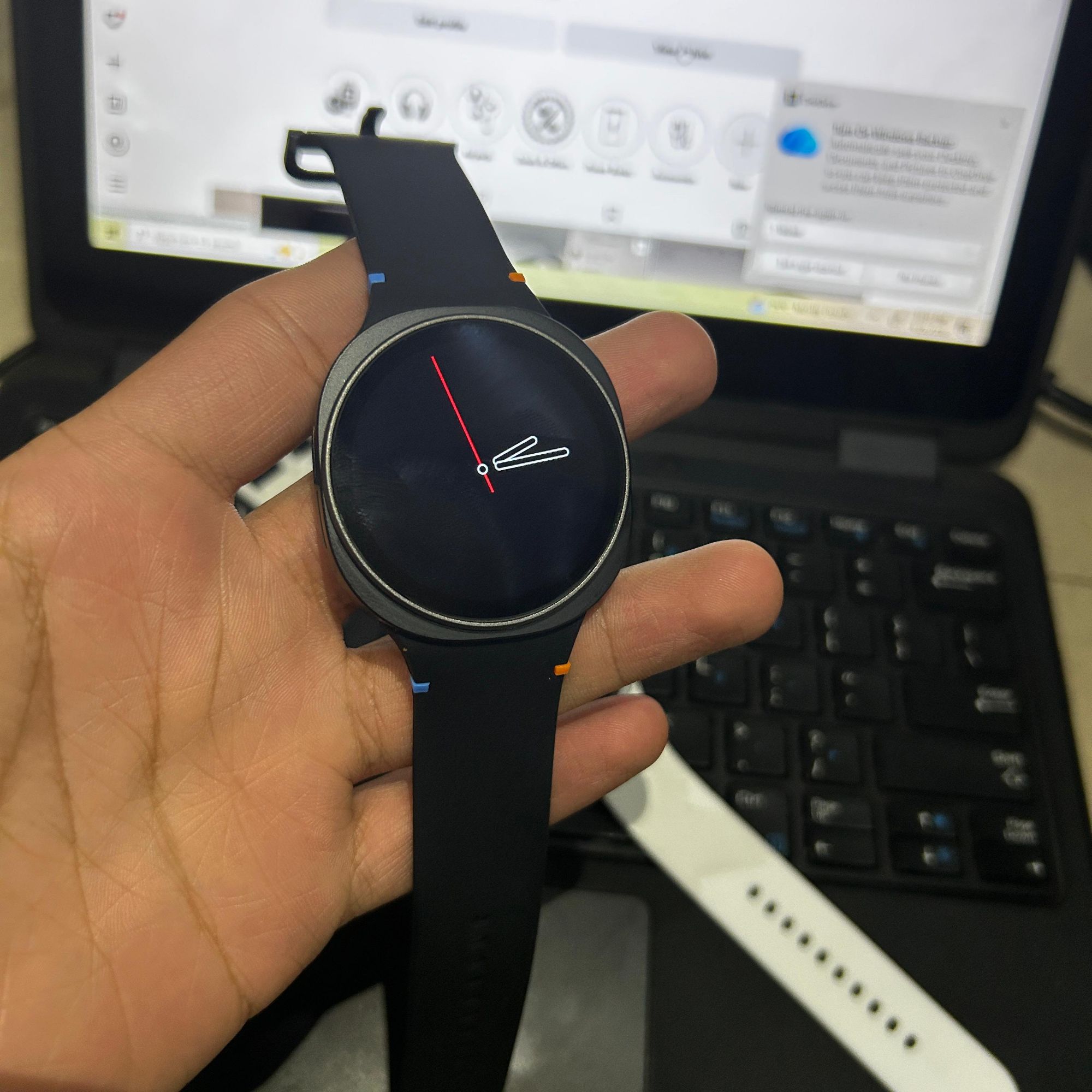 Watch 8 Round Dial Smart Watch with AMOLED Display - Image 1