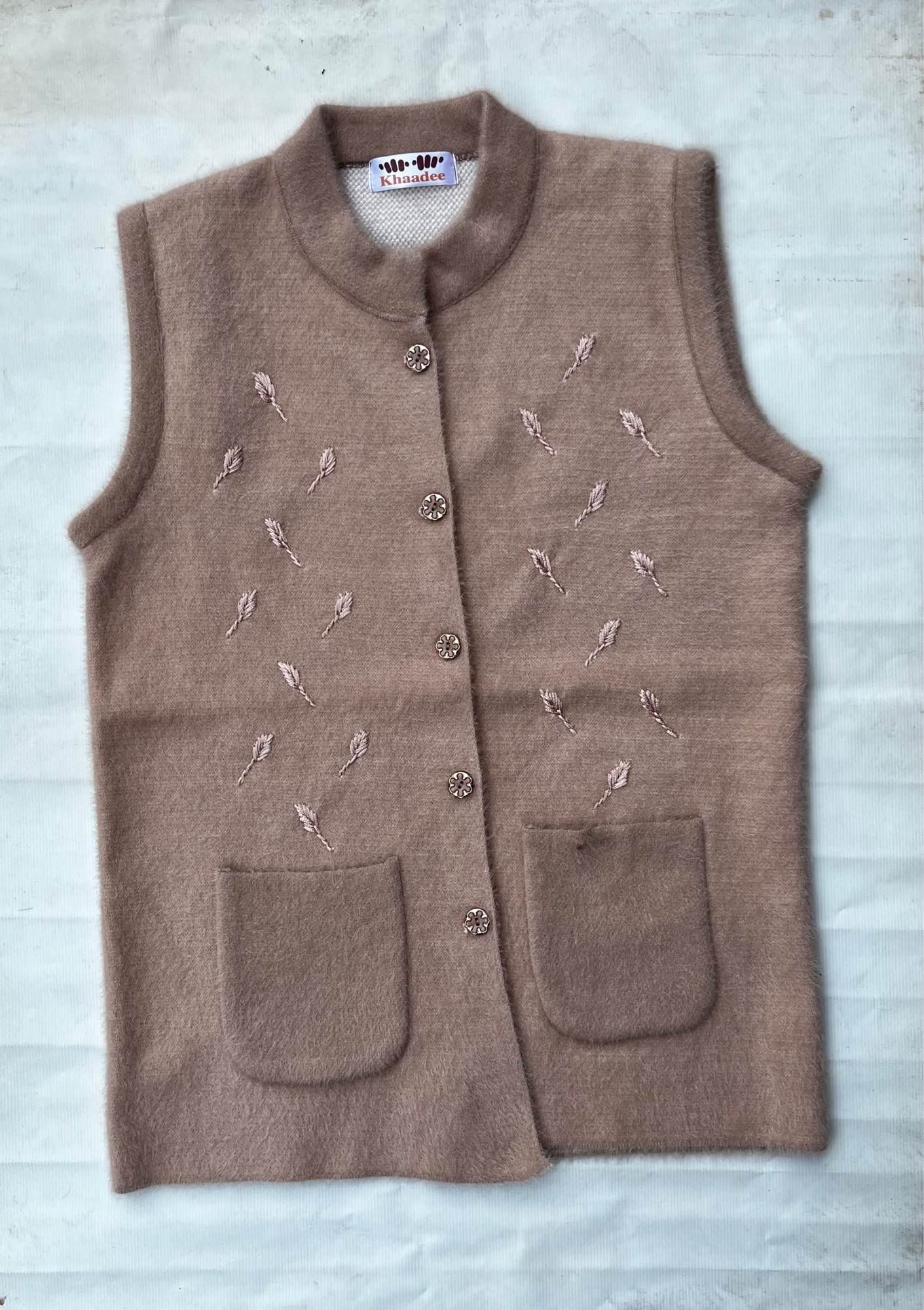 Sleeveless sweaters for women super soft wool Cardigans Embroidered with beads and stones