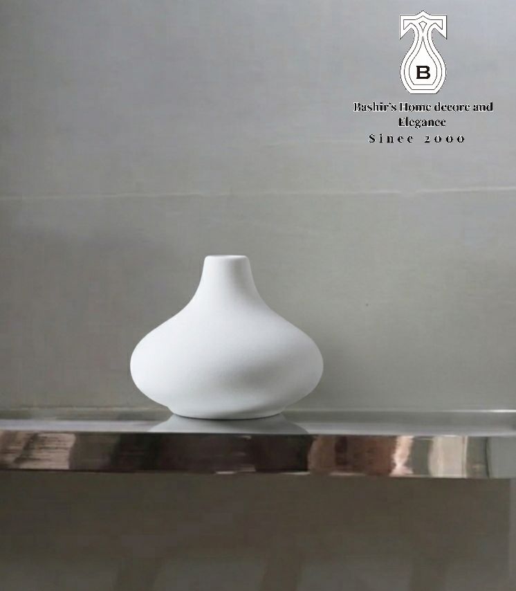 Modern Handmade Flower Vase – Black & White Decorative Ceramic Piece