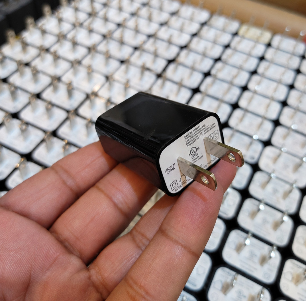 5V/1A Mini Mobile Charger - Quick Charging, Universal Compatibility, Durable Design