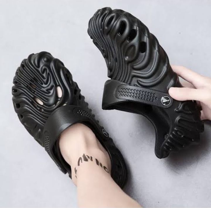 EUROPEAN Crocks Mens Sandals DRAGON Shape Sandals EVA Clogs for Mens
