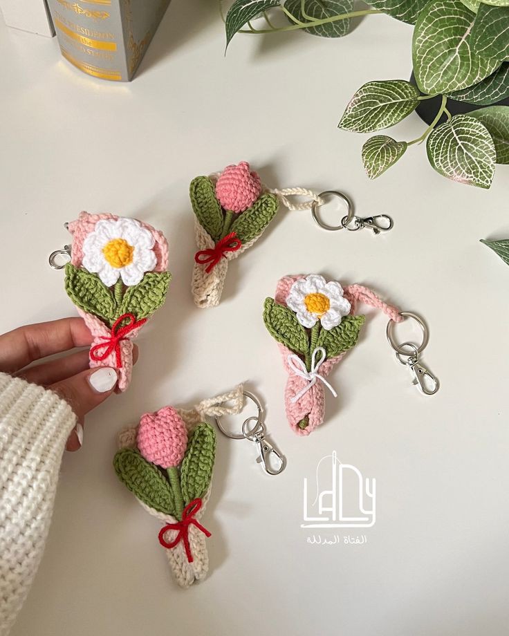 Handmade crochet flowers Keychain, Crochet Hatching Keychain, Amigurumi Chick Keyring, Cute Crochet Chick Bag Charm, Keychains