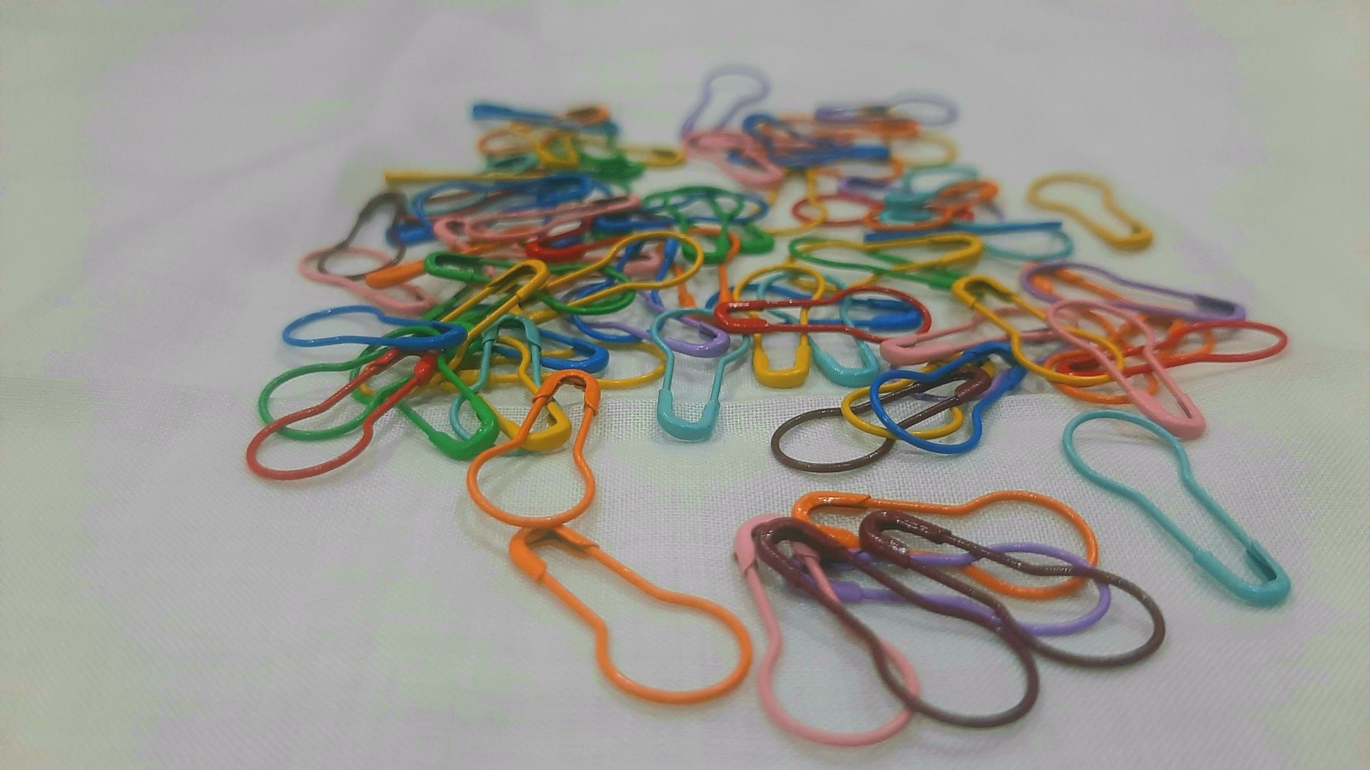 Imported Coil Less Colourful Hijab Safety Pins For Womens And Girls