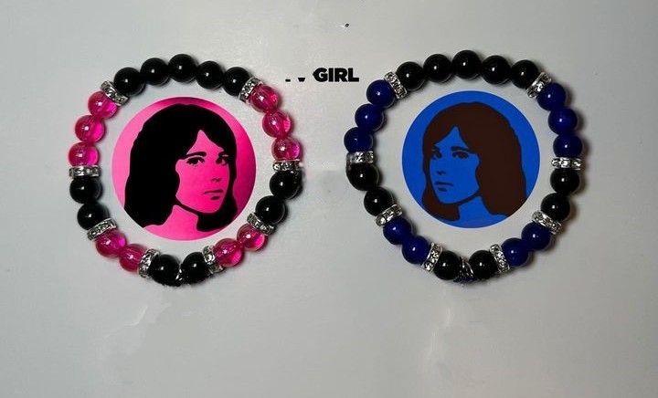 trending TV girl matching bracelets