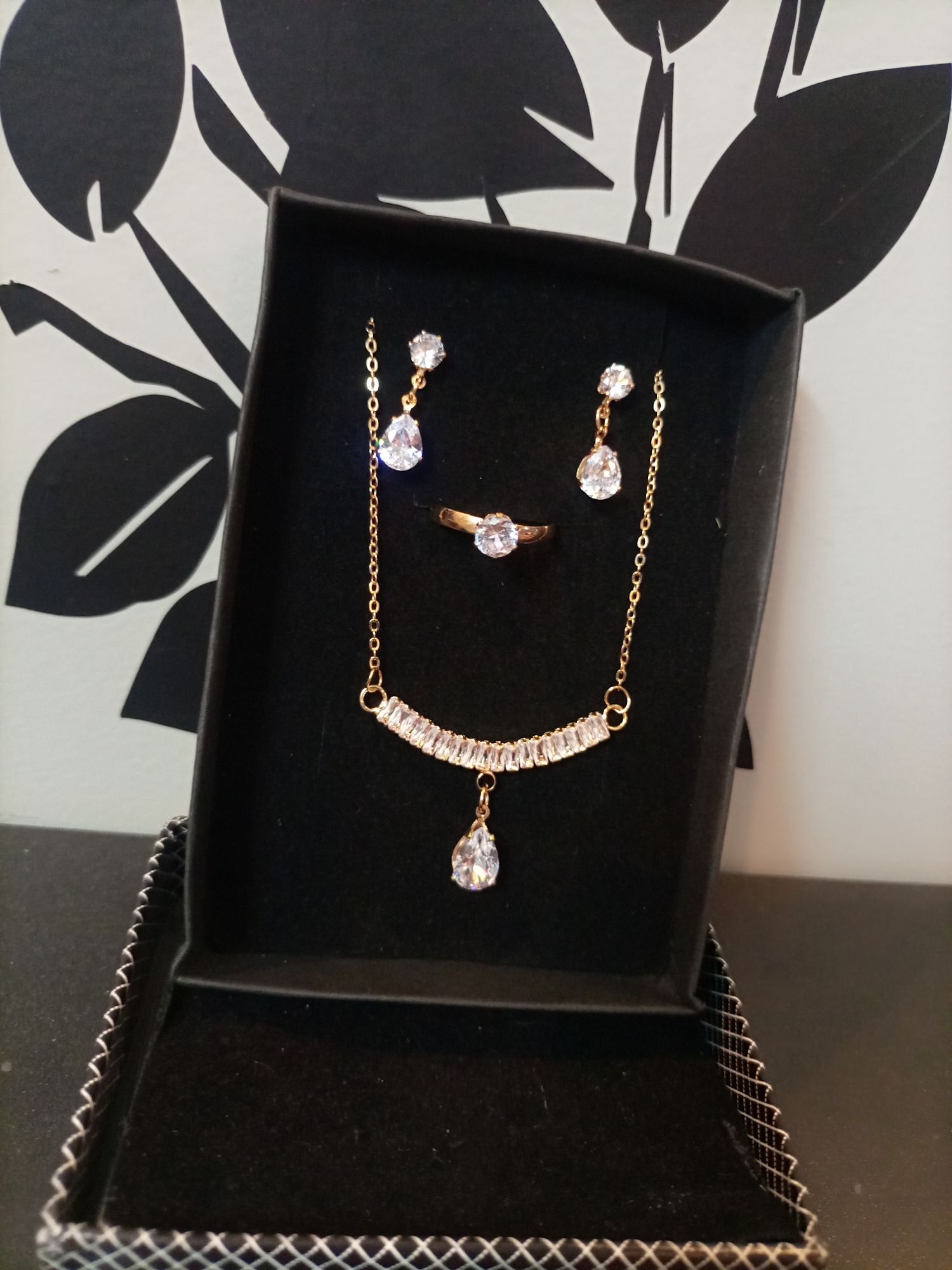 Zarkon Chain Locket Tops Ring Jewellery Set
