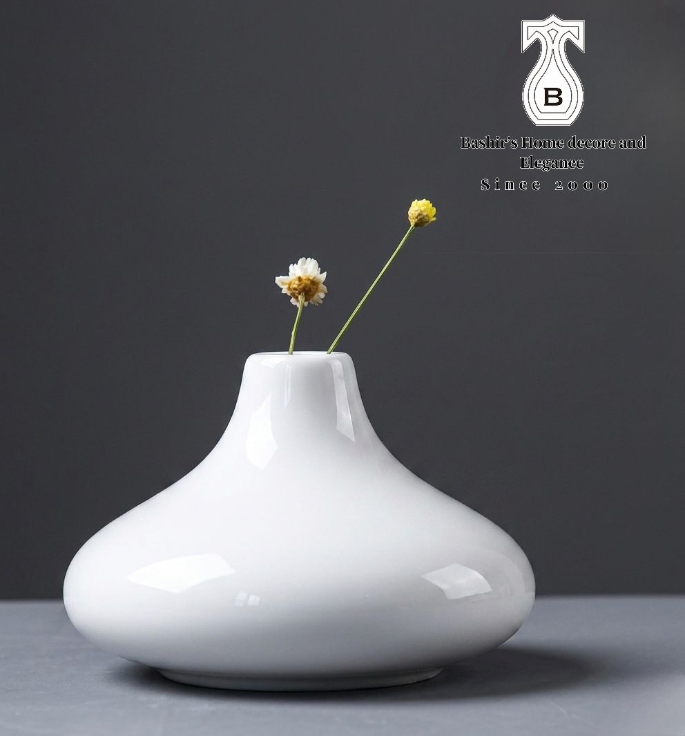 Modern Handmade Flower Vase – Black & White Decorative Ceramic Piece