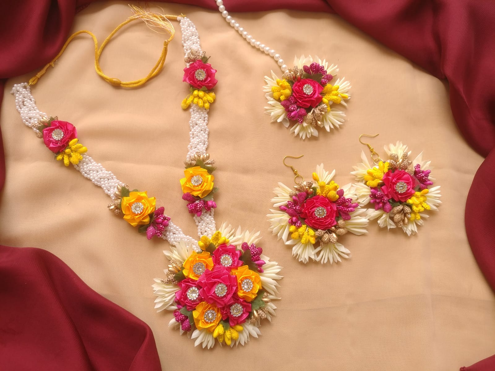 Artificial Flower Locket Set for Mehndi & Mayo & Dholki Bride | Locket, Tikka & Earrings | Bridal Floral Jewellery Set
