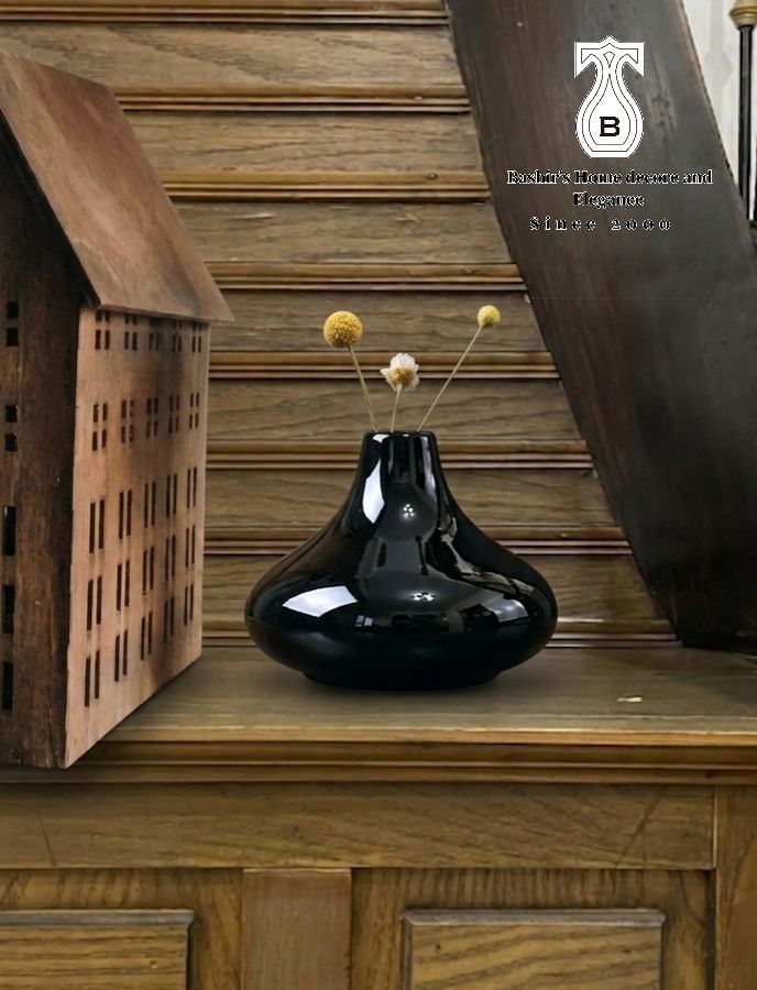 Modern Handmade Flower Vase – Black & White Decorative Ceramic Piece