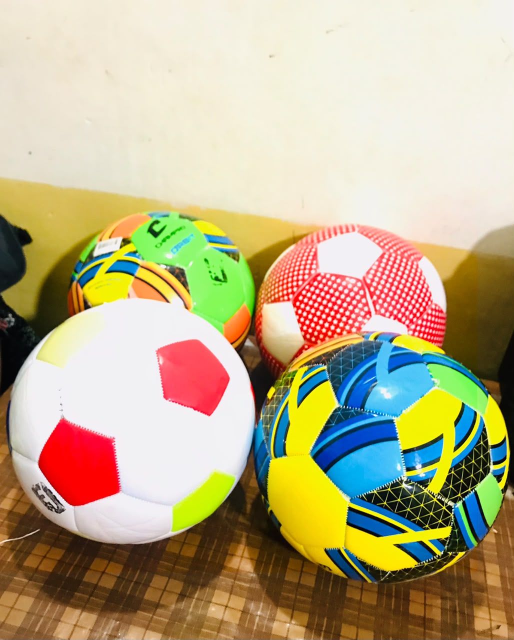 Kids Zone Mini Football For Kids in Premium Quality With Machine Stitching. 1 piece (MULTICOLOURS) Size : 3