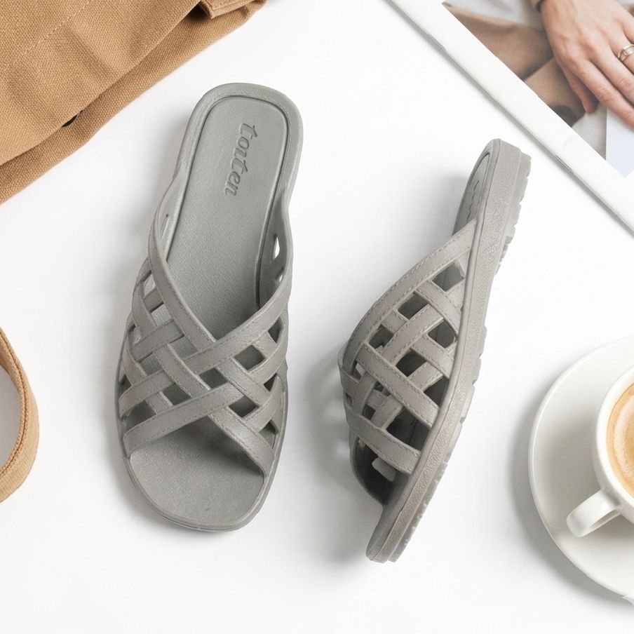 Fashion Slippers Women Flip Flops Casual Nylon House Slippers in Rubber Material Soft Slides