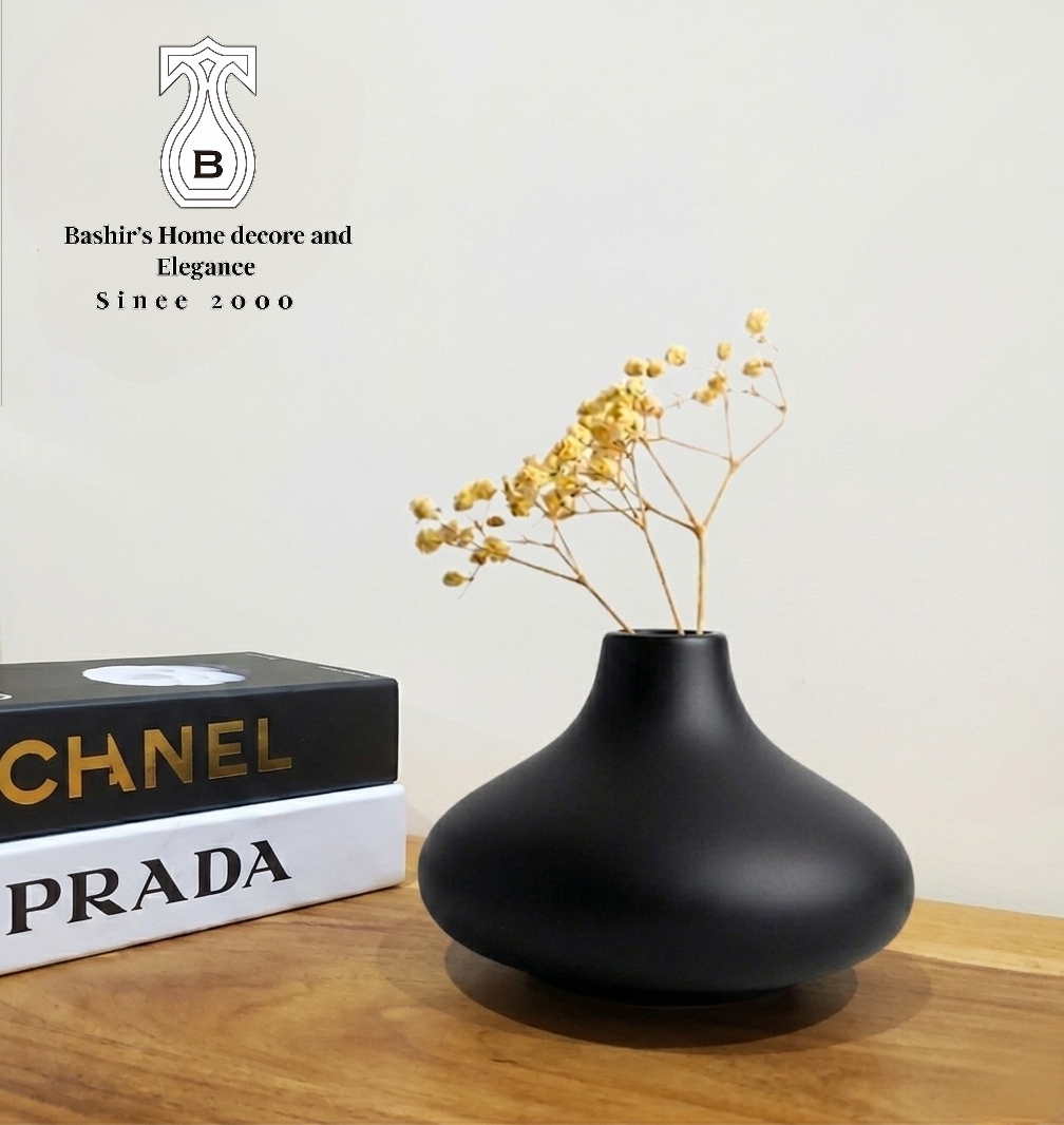 Modern Handmade Flower Vase – Black & White Decorative Ceramic Piece