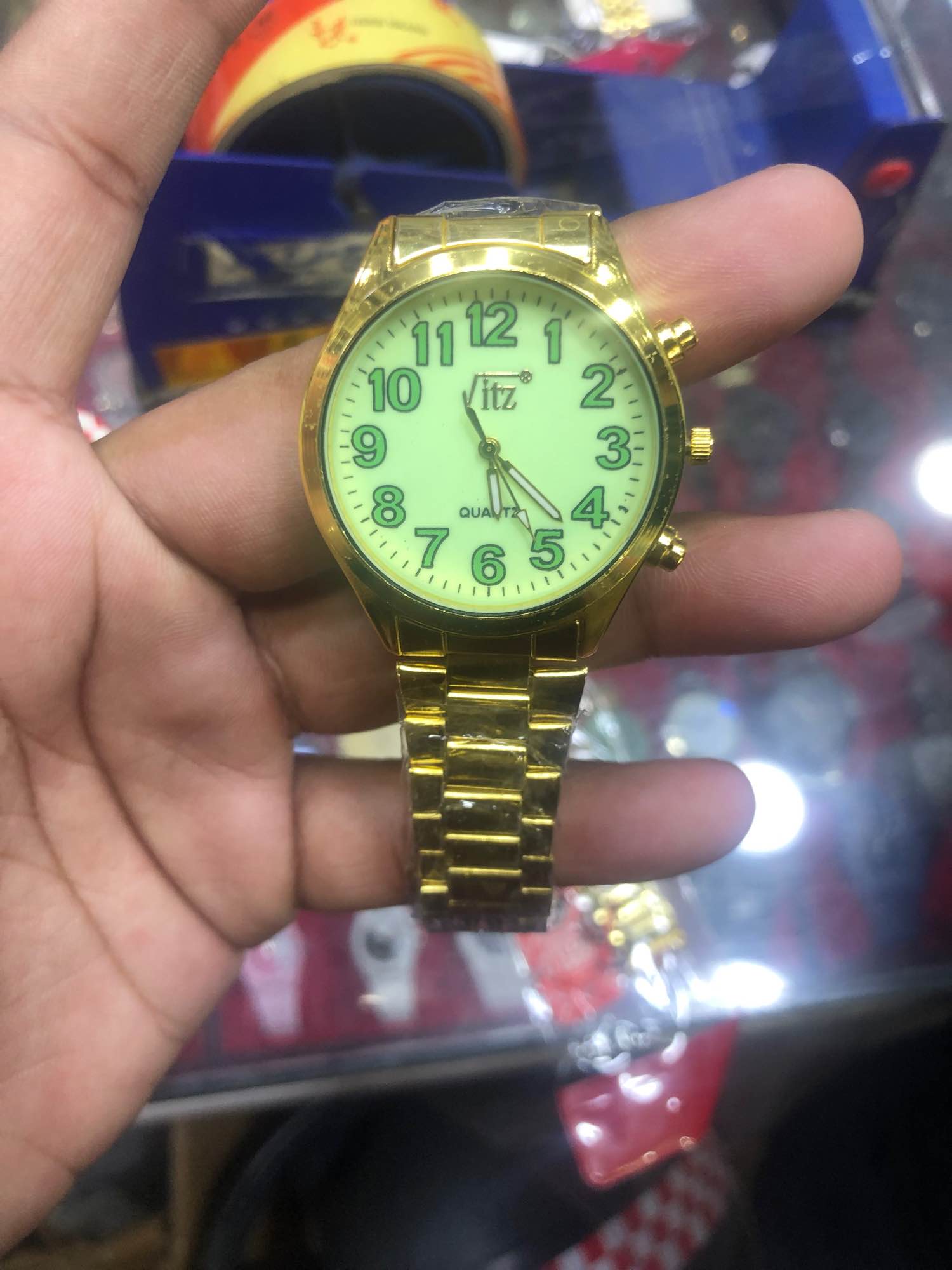 Watch for Men Rubber and Chain Strap Quartz Diver Watch Sports and Luxury Style Multiple Colors