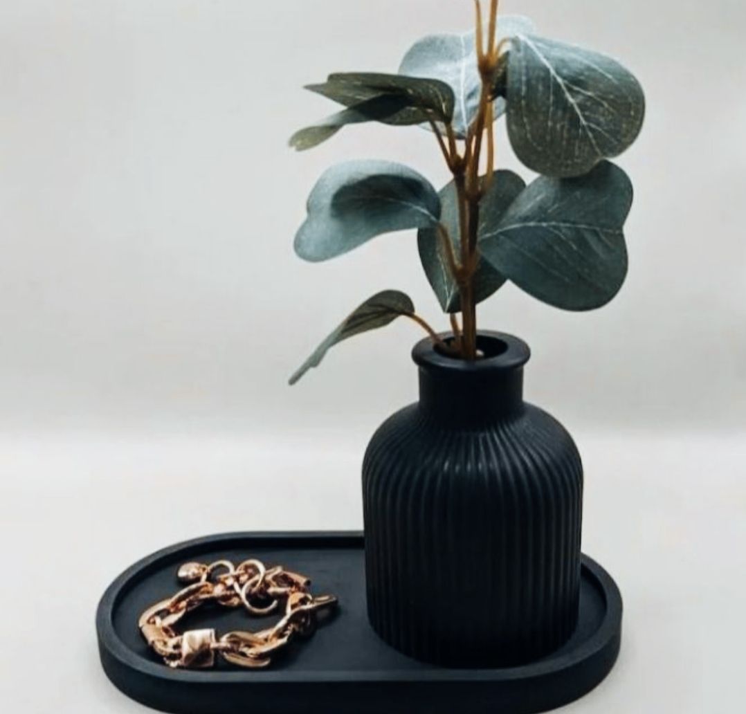 2 Pcs Deal, luxury black vase1x Ribbed Concrete Flower Vase & 1x Oval Shaped Concrete Trinket Tray