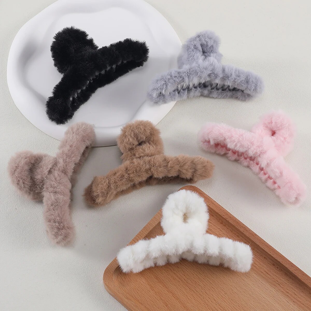 2/4Pcs Plush Hair Claw for Women Elegant Acrylic Hairpins Faux Fur Hair Clip Girls Barrette Headwear Winter Hair Accessories