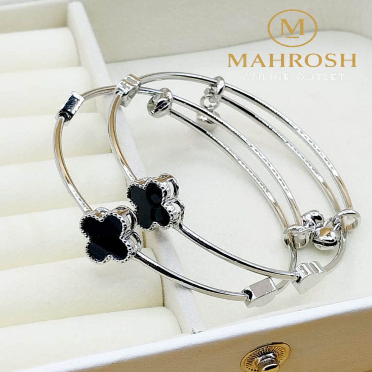Alloy Adjustable Clover Bracelet for Women – Trendy Pair of Bangles – Classic Style – All Season, Available in Multicolors