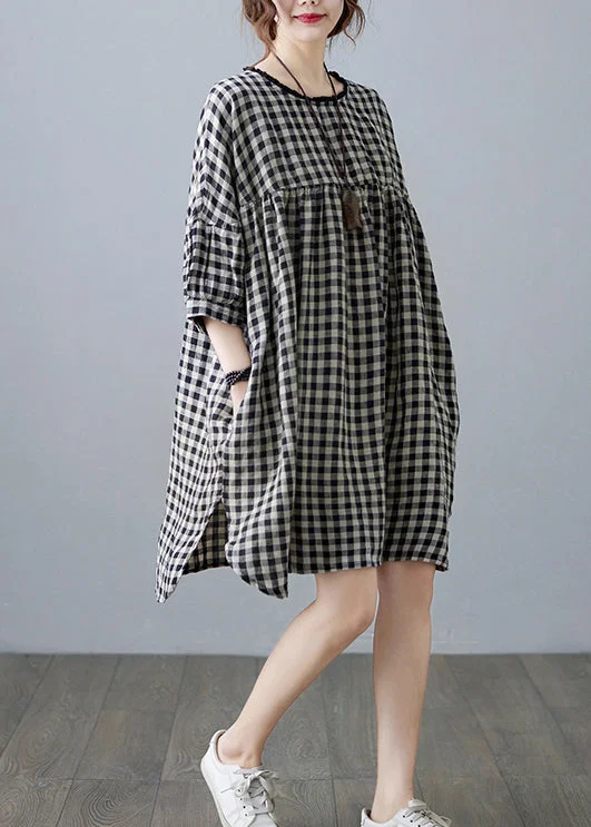 Vintage Plaid Cotton Dress with Loose Fit, O Neck, and Quarter-Length Sleeves"