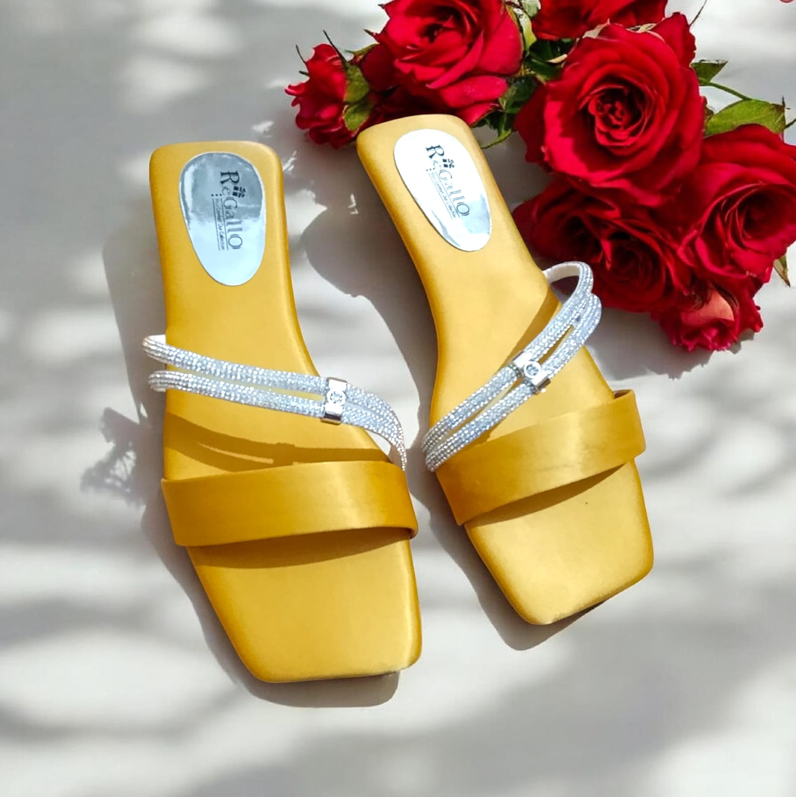 Flats._ sleepers. _ Sandals. _ Flat shoes for girls. _  Sandals for girls. _  woman sleepers. 6 beautiful Color _  perfect for outdoor occasion party & Collage grils