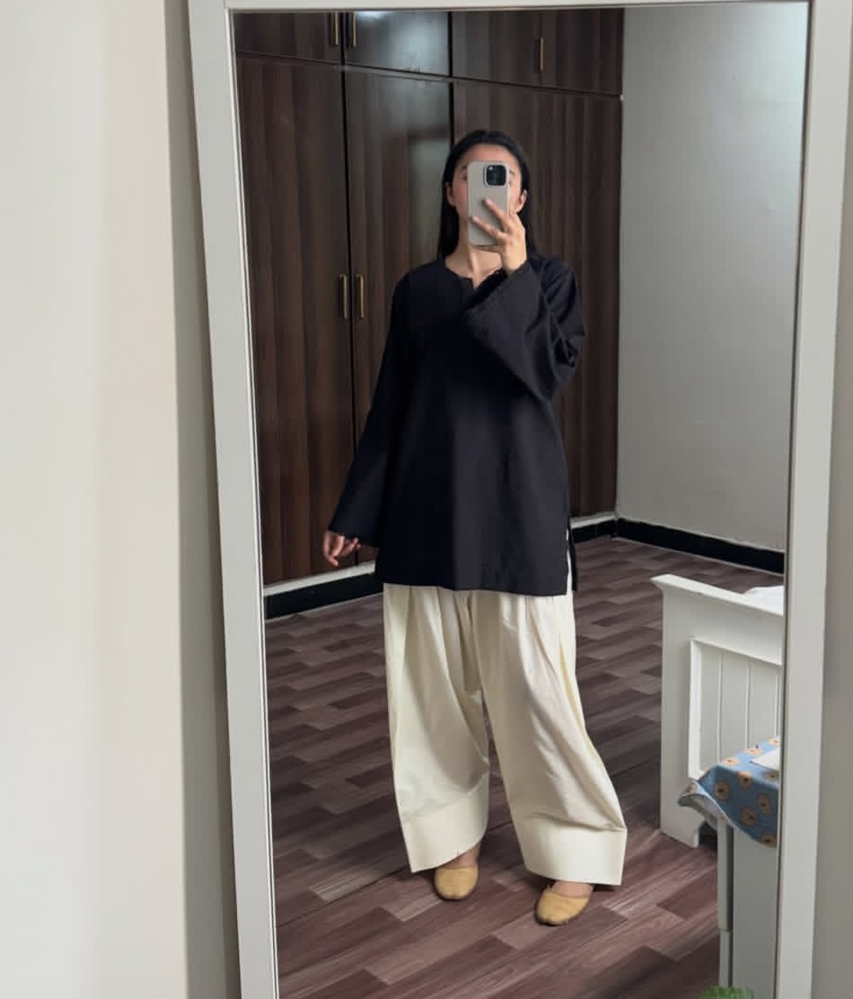 2pc kameez shalwar in black abd white color trending short shirt and farshi shalwar for girls women