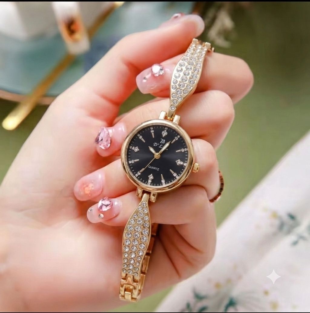 Watch for Girls and Watch for Women Luxury Diamond Ladies Watch | Fancy Crystal Rhinestone Quartz Bracelet Watches | Elegant Party Wear Chain Wristwatch | Fashion Jewelry Bling Timepiece Gift for Her | Rose Gold, Silver, Black and black dial watch