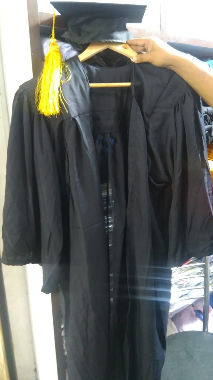 Graduation gown cap set with