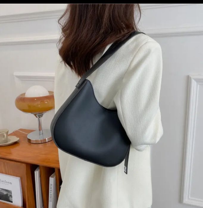 Classical Women's Solid Color Faux Leather Shoulder Bag with Adjustable Strap, Fashion Shell Shape Crossbody Purse, Zip Closure, Unlined Interior, No-Wash, Multiple Colors