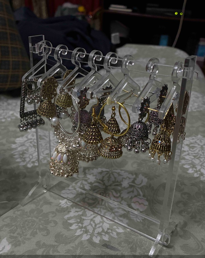 Acrylic Earring Displays Clear Hanger Earrings Display Stand with 8 Hangers for Display Supplies Hanging Earring Show (PACK OF 1, COMES WITH 8 HANGERS)