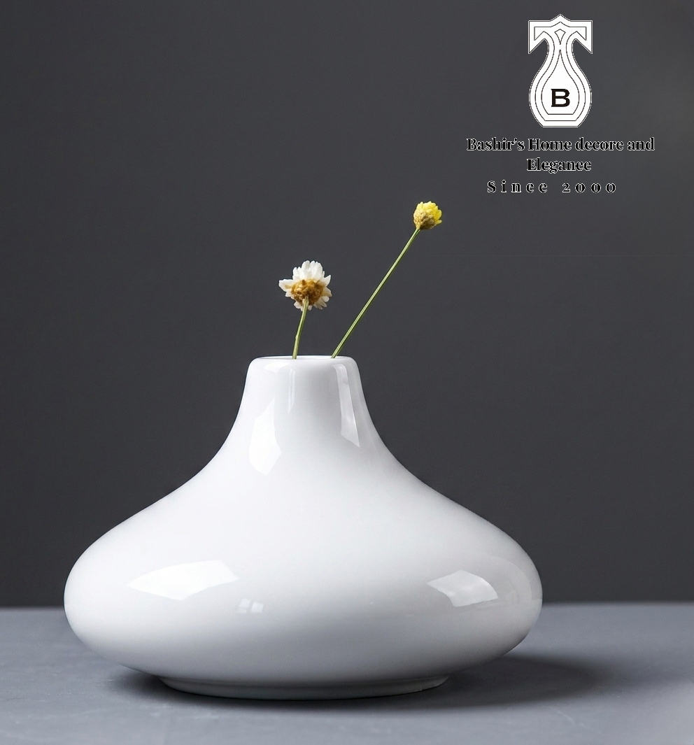 Modern Handmade Flower Vase – Black & White Decorative Ceramic Piece