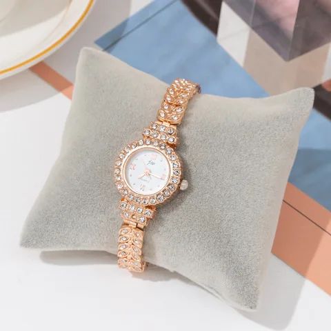 Womens Classic Fashion Watch Imported Girls luxury wrist watch jewelry set.