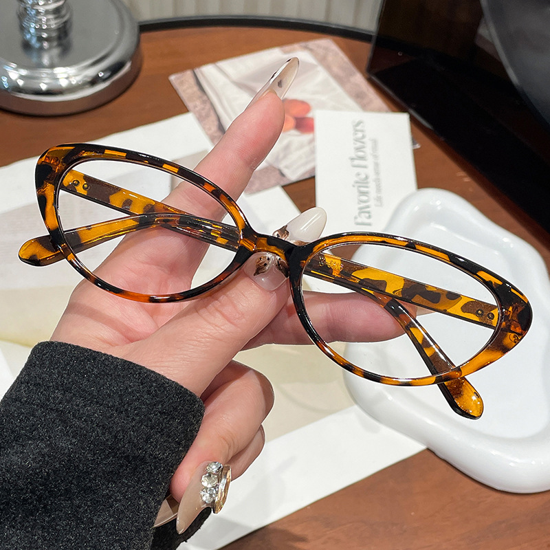 Women Anti Blue Light Glasses Cat Eye Frame Vintage Oval Glasses Computer Eyewear Transparent & Clear Eye Protection Eyepiece