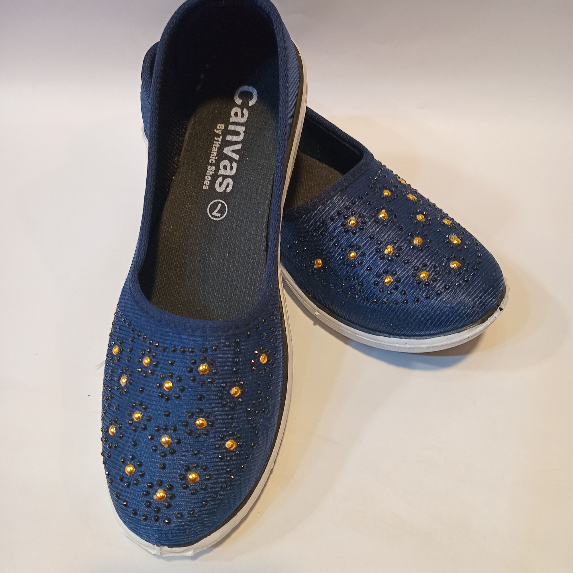 Canvas shoes for girls or women. girls shoes .ladies shoes .Washable shoes for girls or women