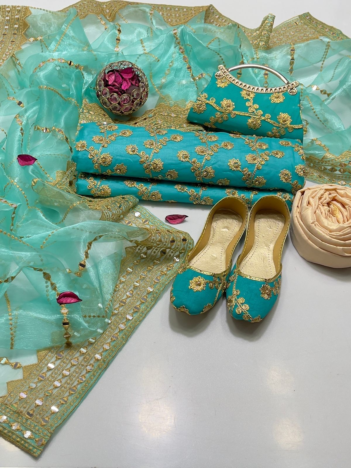 new stylish design 5 piece embroidery dress woman's and girl's new 5 piece collection dress Gil's and woman's party wear dresses outdoor dress wedding dress Pakistani fashion designer