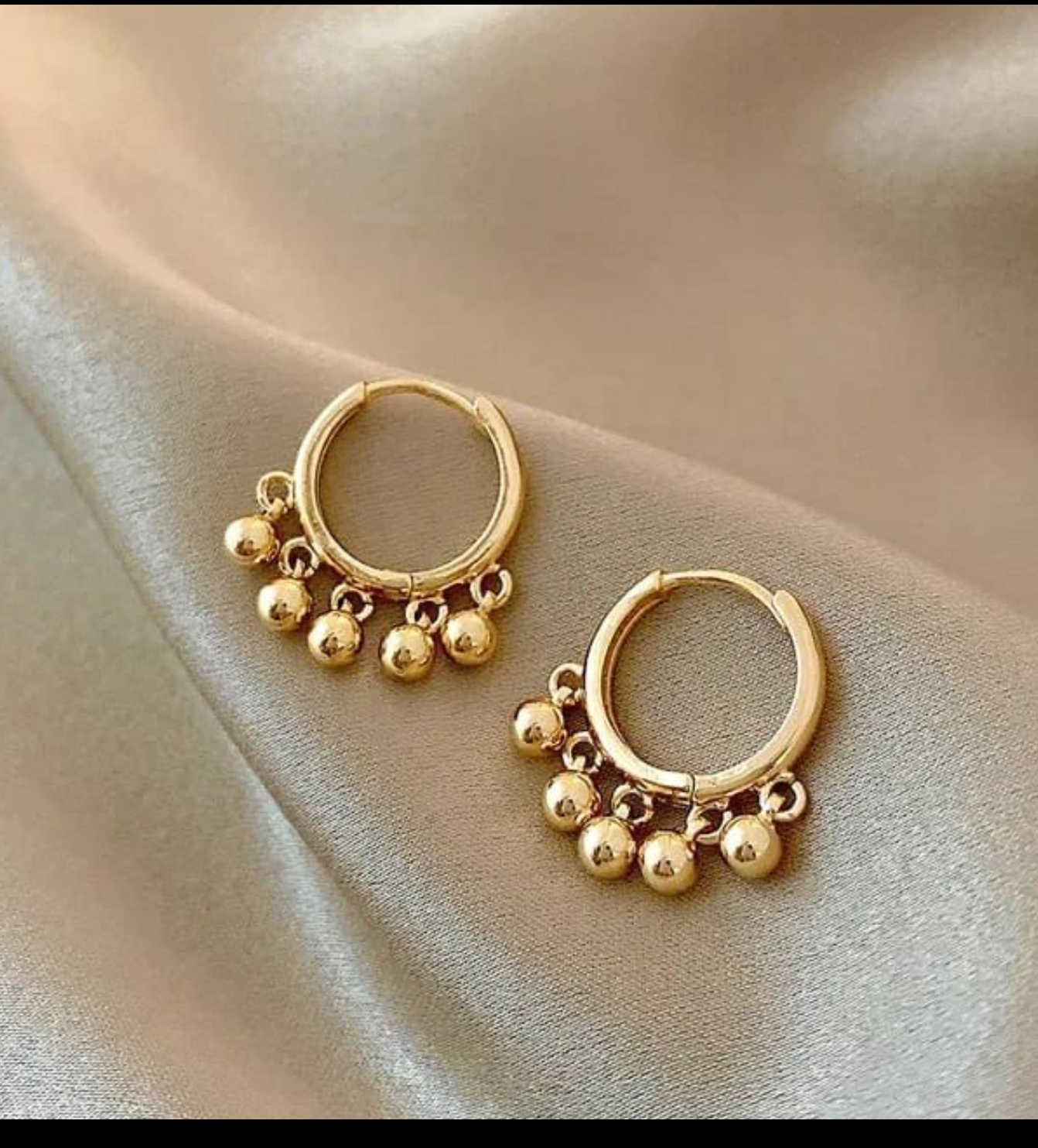Unique Golden Earrings for ladies enhanced your beauty