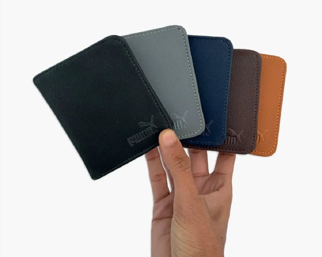 Men’s Slim Leather Wallet – 6 Card Slots, ID Window & Cash Pocket – Compact Leather Card Holder for Daily Use