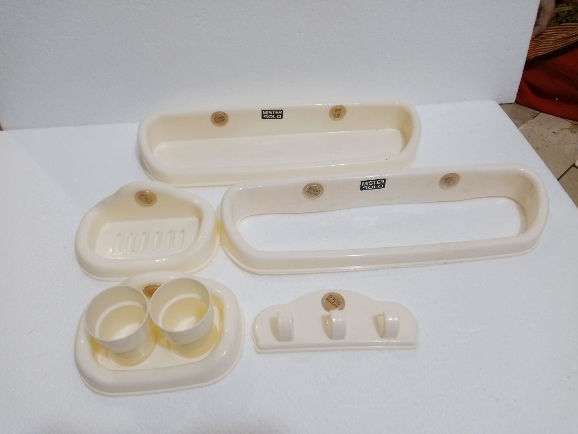 bathroom accessories set plastic 5 pic | Daraz.pk