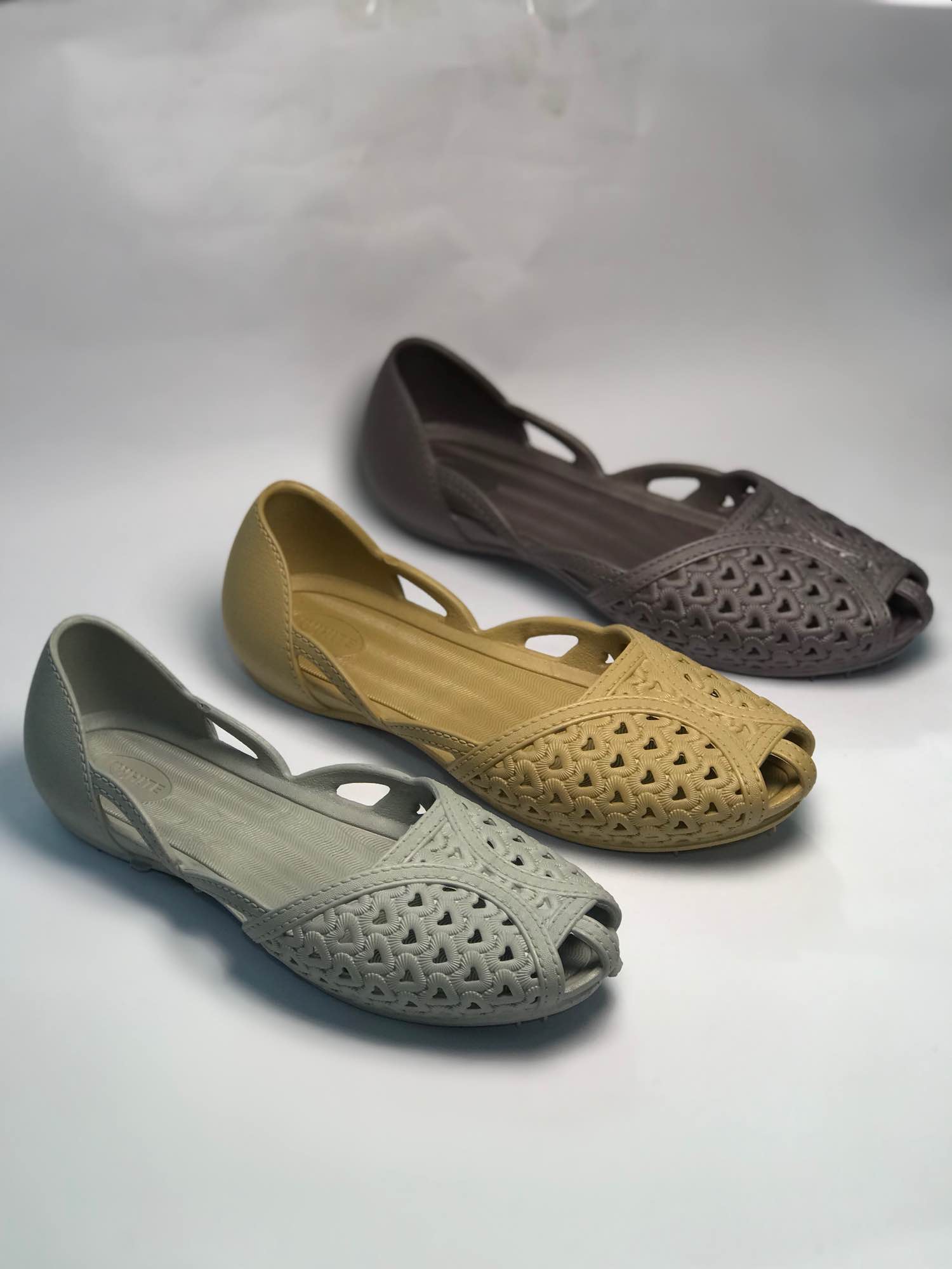 New Arrival 2026 Casual Footwear Soft,comportable,light weight,Anti slip Stylish Rubber/Plastic Shoes for womens and girls