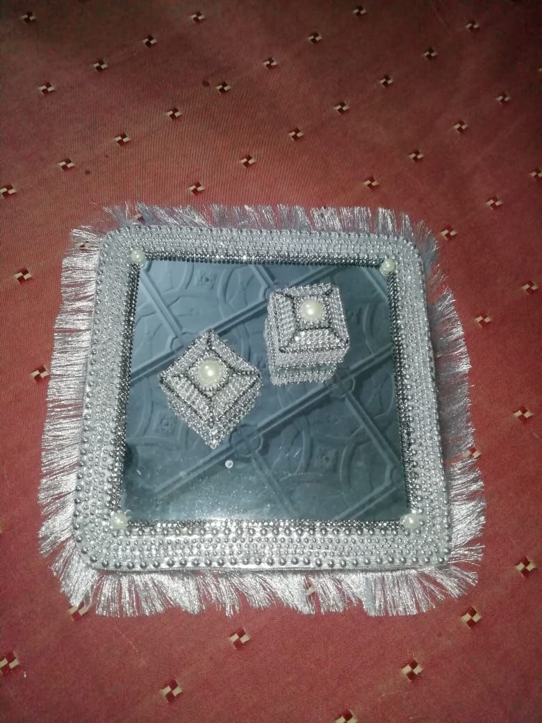 Engagement ring tray