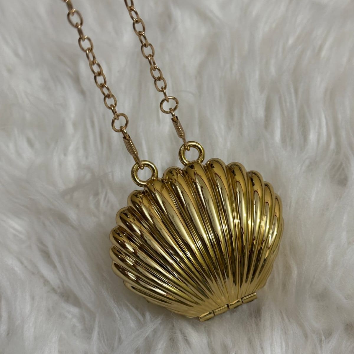 Mini Shell clutch Perfect | Golden Bag Unique | The Seashell Statement Clutch & Crossbody Bag | Introducing the exquisite Shell Clutch Evening Bag, A fusion of elegance