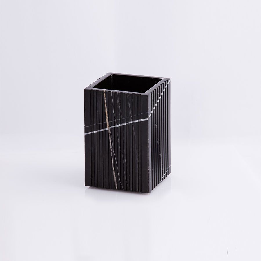 This elegant marble brush holder adds a touch of sophistication to any vanity while keeping your brushes neatly organized. Crafted from premium marble, it's both functional and stylish. 4